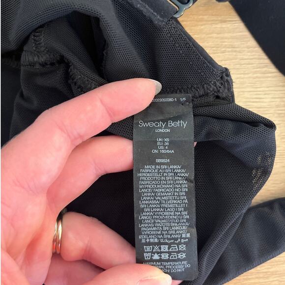 Sweaty Betty Black Mesh Details Sports Bra Size 4 Removable Pads Athletic Gym - Picture 3 of 5